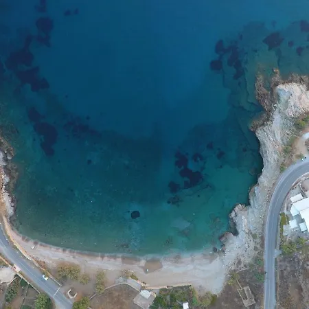 Apartman Modern With A Sea View And Swimming Pool In Kúndurosz