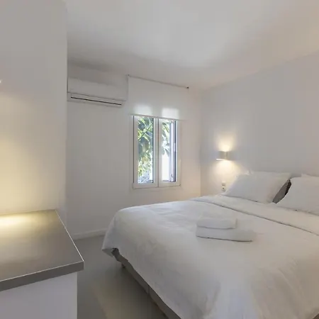 Modern With A Sea View And Swimming Pool In Apartment