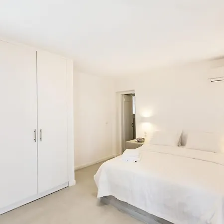 Modern With A Sea View And Swimming Pool In